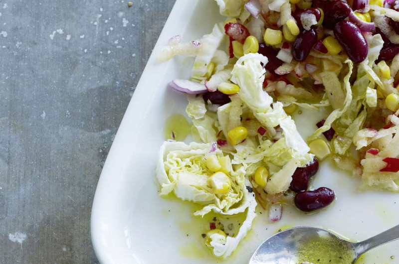 Salade hivernale aux pommes et aux haricots rouges