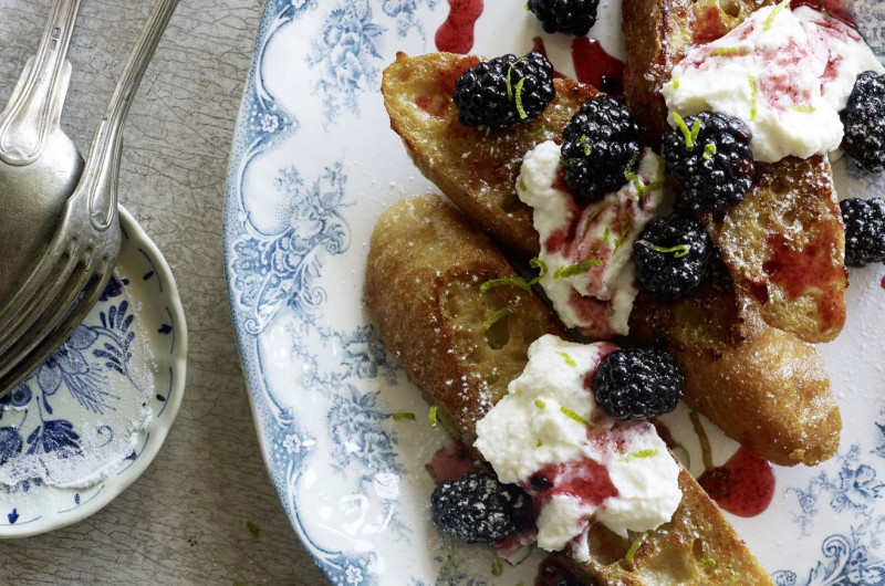 Pain perdu au Darjeeling et mûres marinées