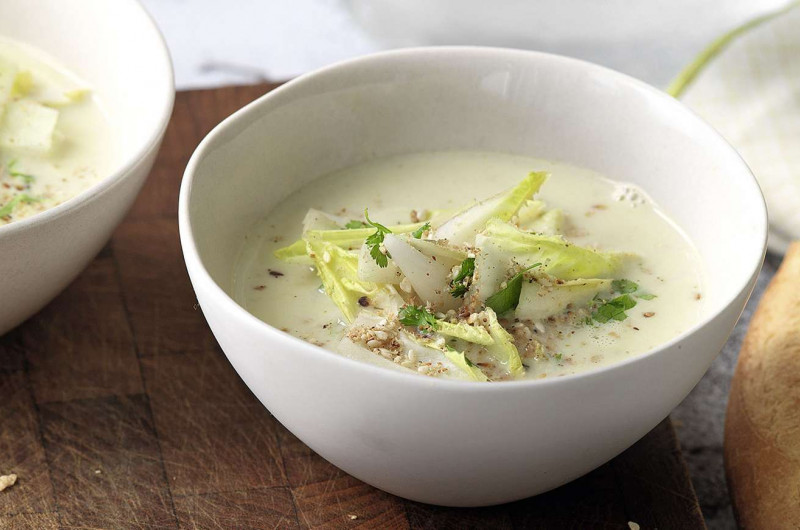 Velouté d’endives avec sésame et coriandre