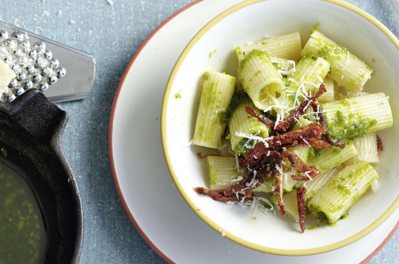 Rigatoni avec pesto de pistaches et tomates séchées