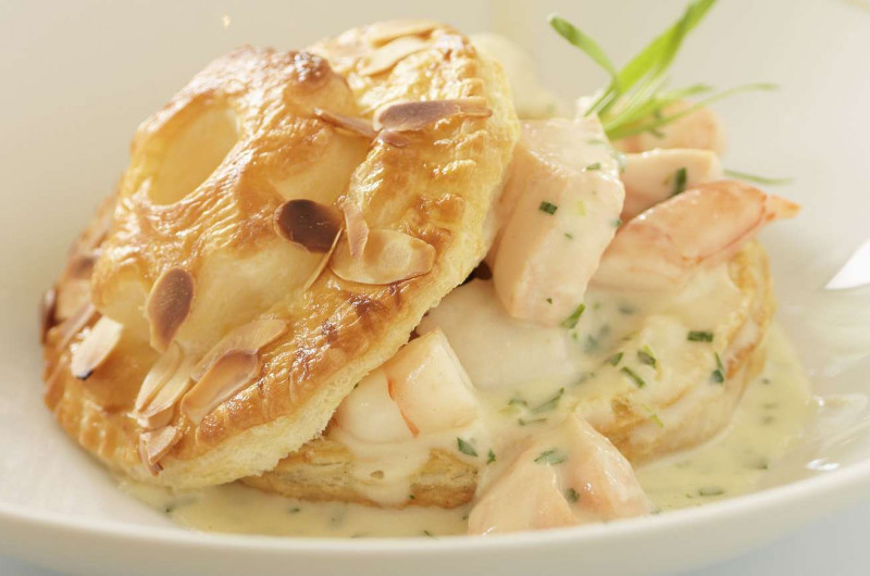 Ragoût de poisson en feuilleté aux amandes