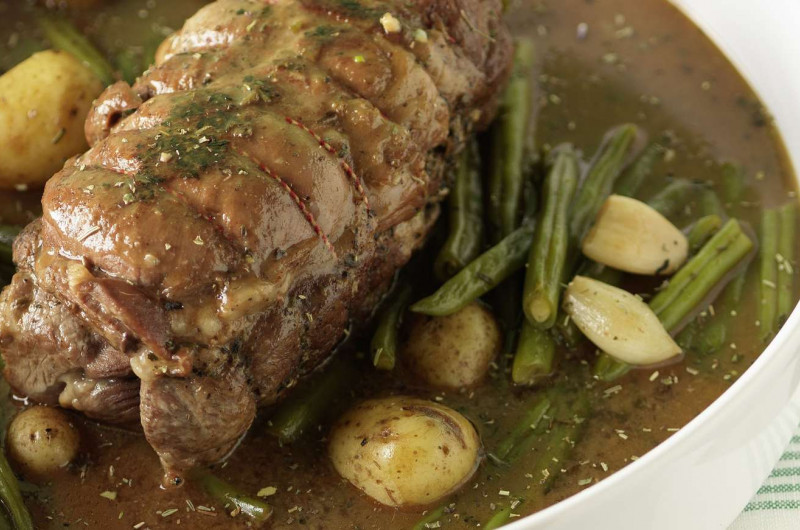 Epaule d’agneau avec haricots verts à la provençale