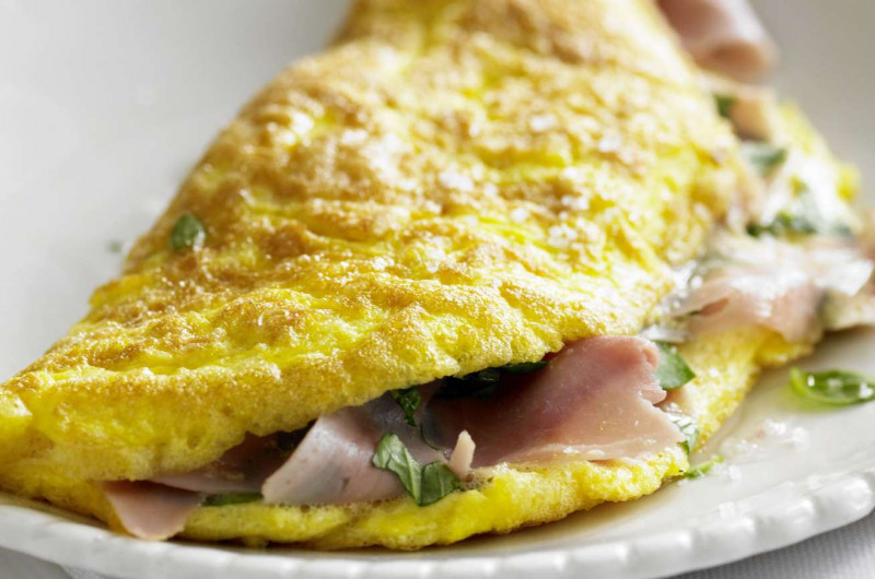 Omelette au basilic et au jambon
