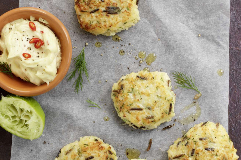 Galettes de poisson au riz sauvage et mayonnaise au piment