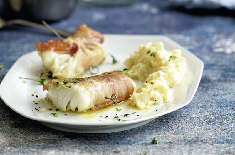 Cabillaud en manteau de jambon cru sur purée de panais