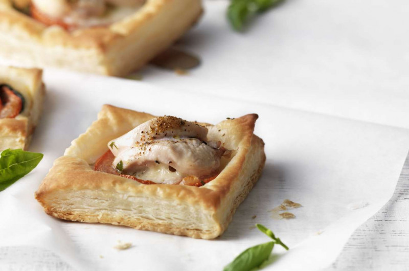 Feuilletés de poulet caprese