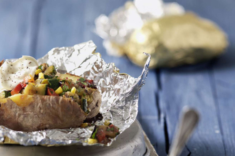Baked potatoes et dés de légumes grillés
