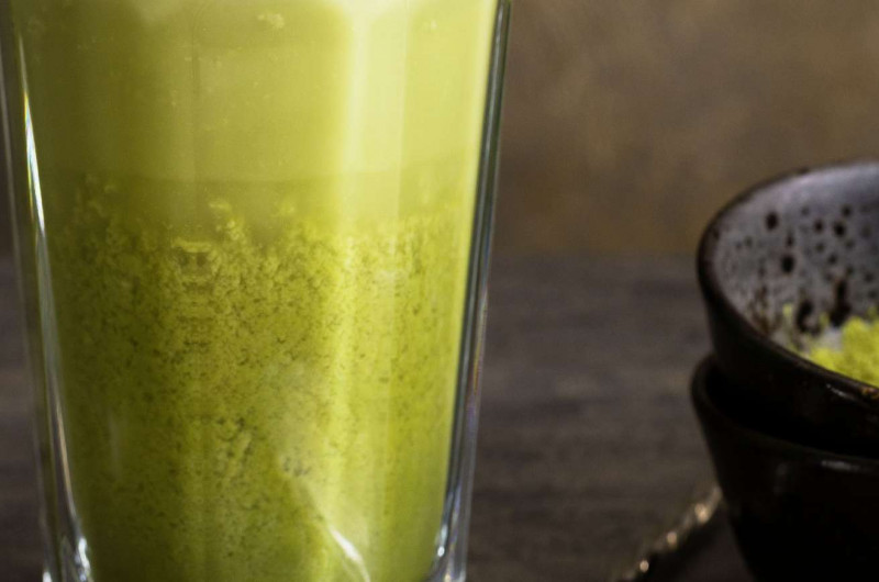Matcha latte à l'amande