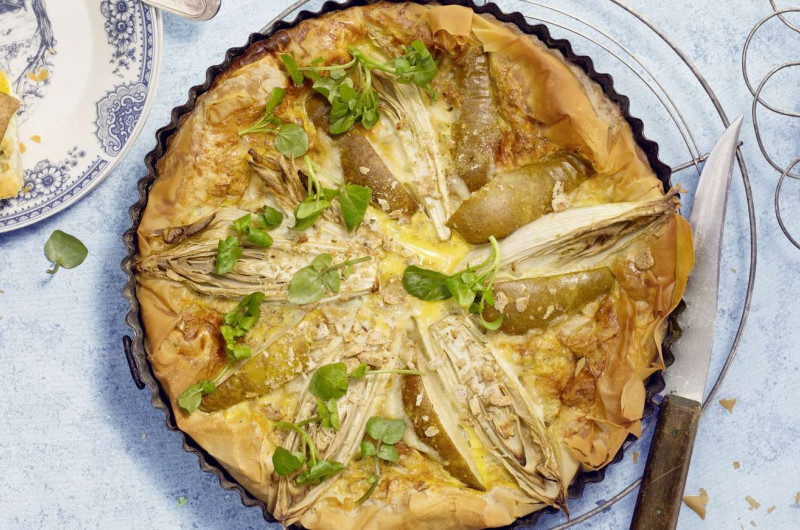 Quiche aux endives avec croquant aux noisettes