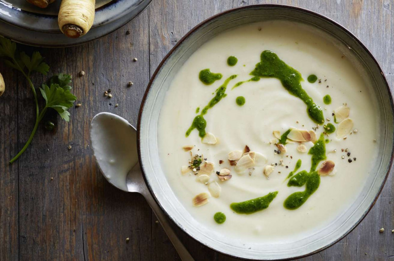 Velouté de panais avec huile de persil