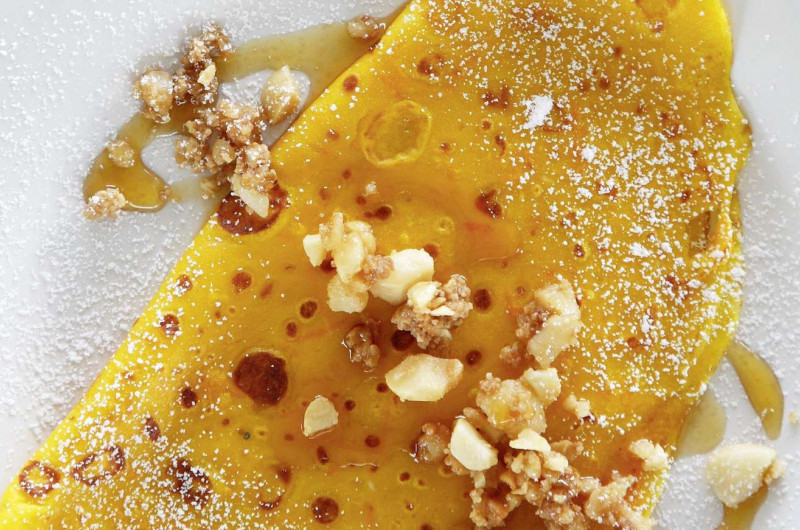 Crêpes aux carottes avec noix de macadam caramélisées