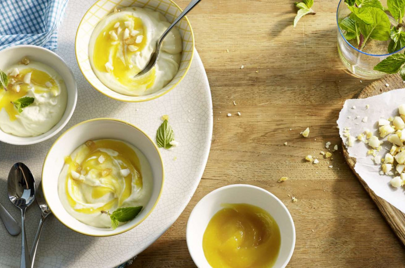 Crème à la mangue avec pralin de macadam