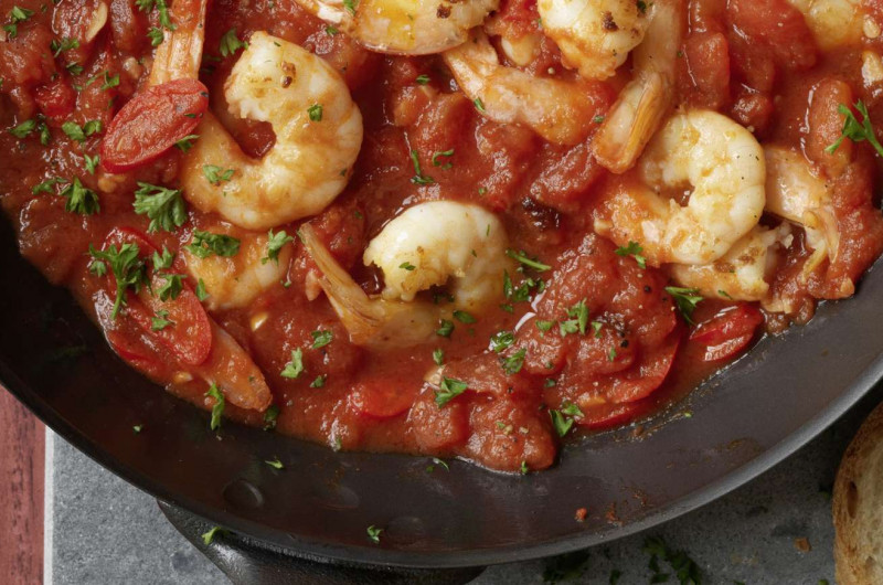 Crevettes à l’ail en sauce tomate