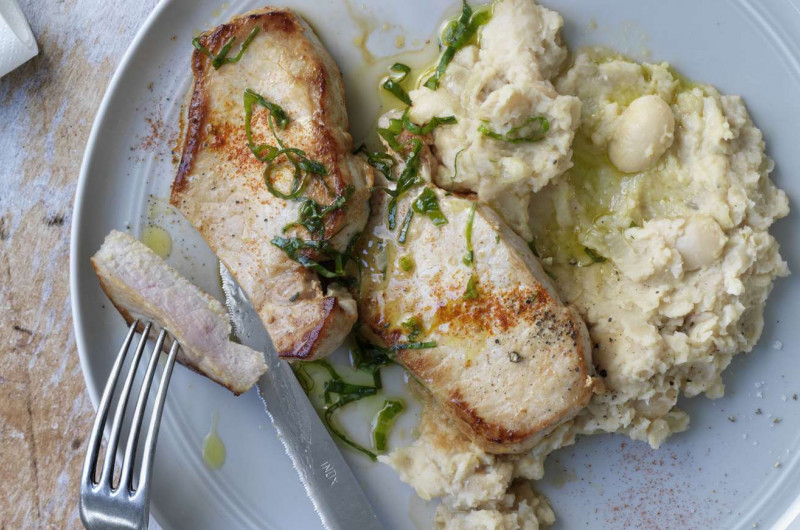 Escalope de porc avec écrasée de haricots de Soissons
