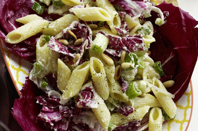 Salade de penne et chicorée rouge
