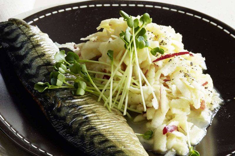 Salade de panais aux pommes avec maquereaux