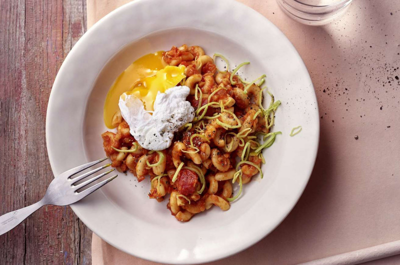 Poêlée de cornettes et de lentilles avec œuf poché