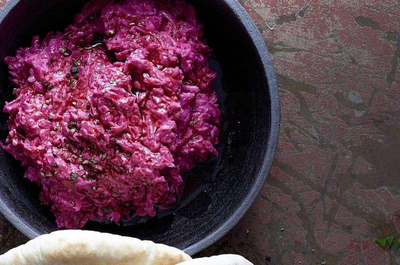 Tzatziki à la betterave rouge et au sésame