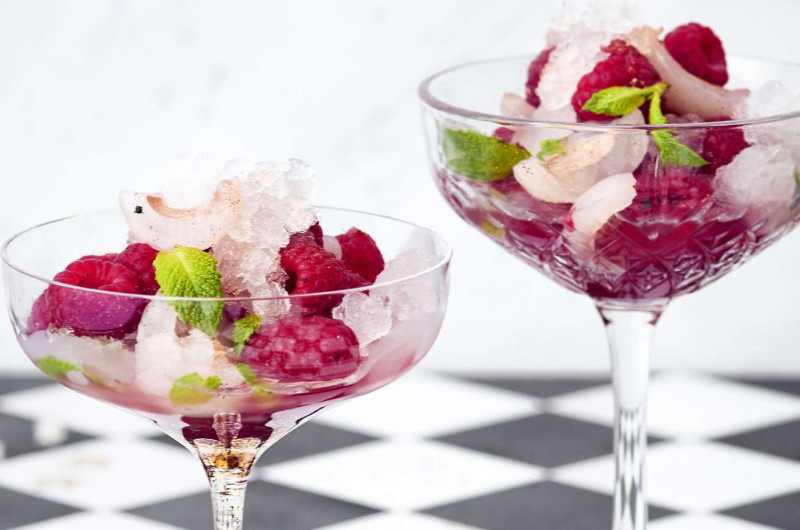 Granité au ginger beer avec framboises et litchis