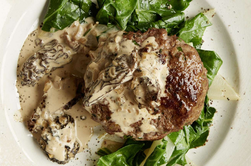 Burger à l’ail des ours avec morilles au cognac