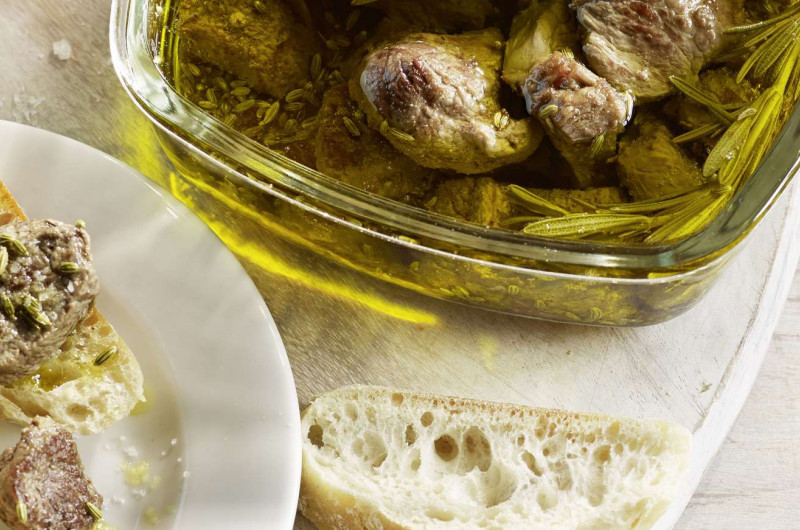Dés d’agneau confits à l’huile d’olive parfumée