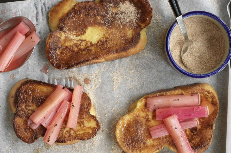 Pain perdu à la rhubarbe