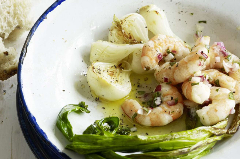 Salade de crevettes aux oignons nouveaux