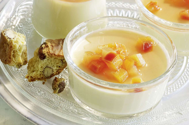 Panna cotta aux pêches à l’aigre-douce