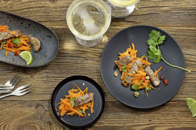Bœuf sur lit de carottes à l'aigre-doux