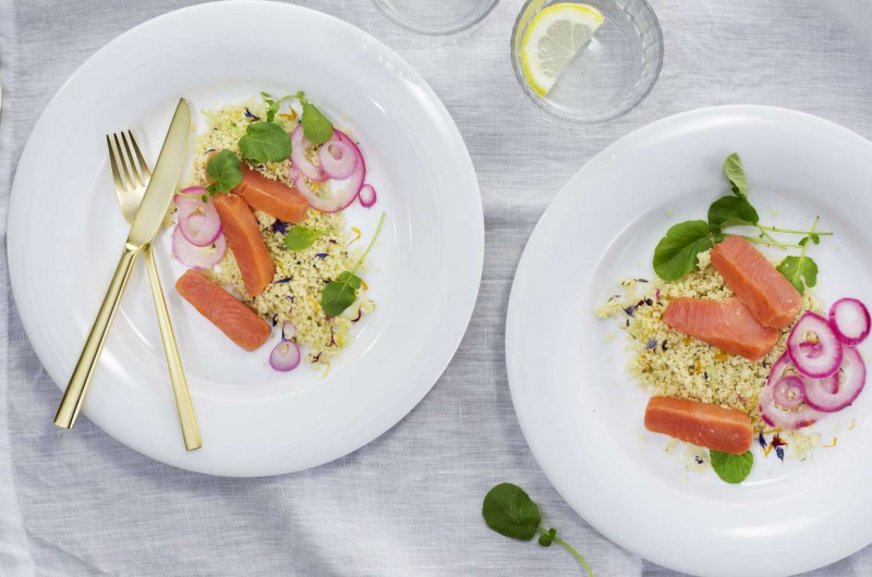 Couscous aux fleurs avec saumon