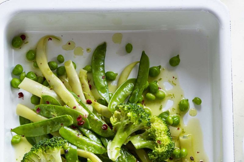 Légumes du jardin avec sauce au beurre au citron vert