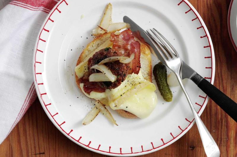 Grillade et raclette à table