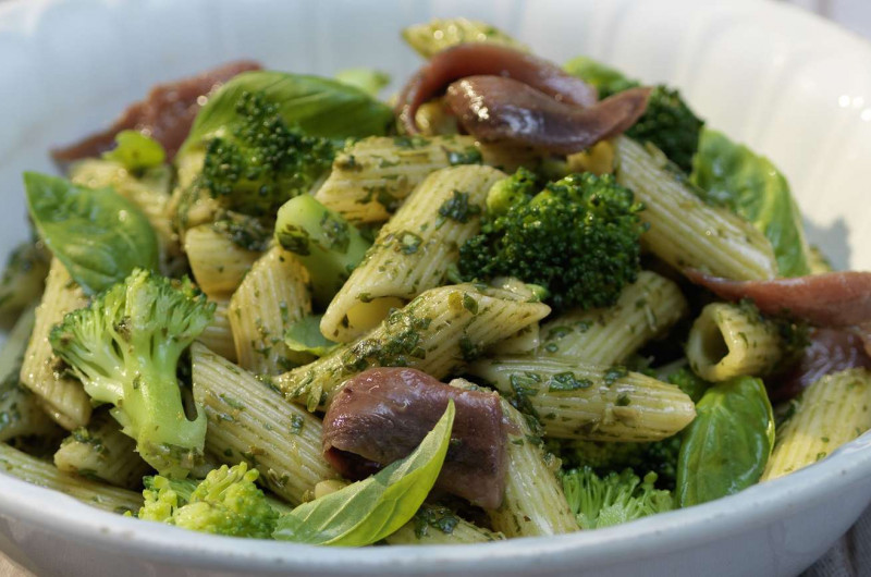 Pâtes et brocolis au basilic et aux anchois