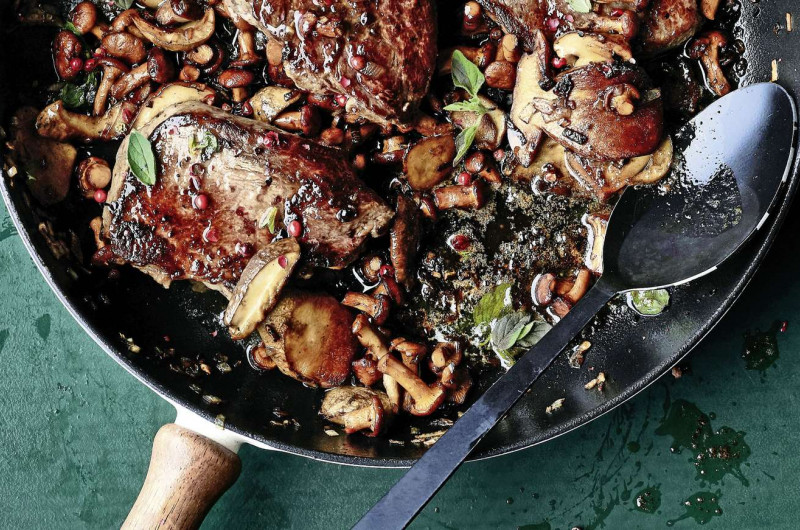 Entrecôte de sanglier avec beurre aux champignons