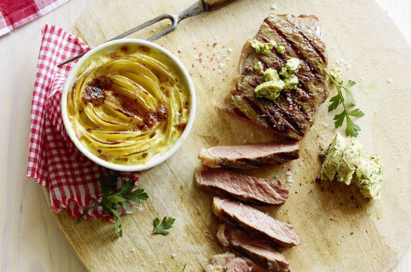 Entrecôte avec beurre parfumé au Ziger et gratin de pommes de terre