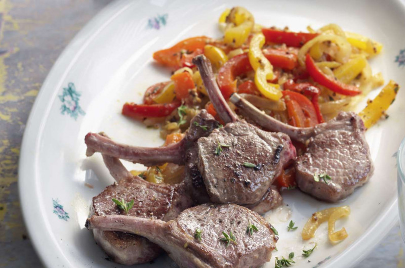 Côtelettes d’agneau avec poivronnade
