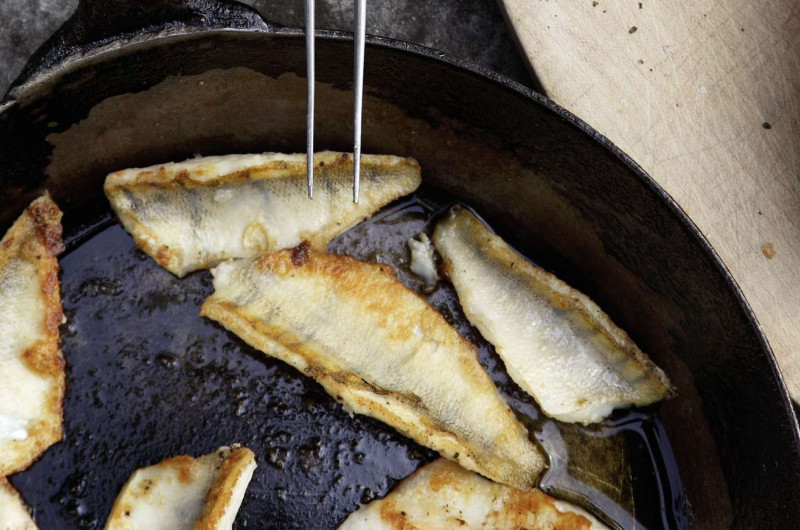 Filets de perche avec baguette aux tomates