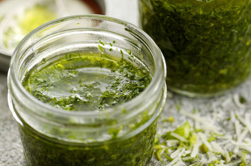 Pesto de feuilles de fenouil