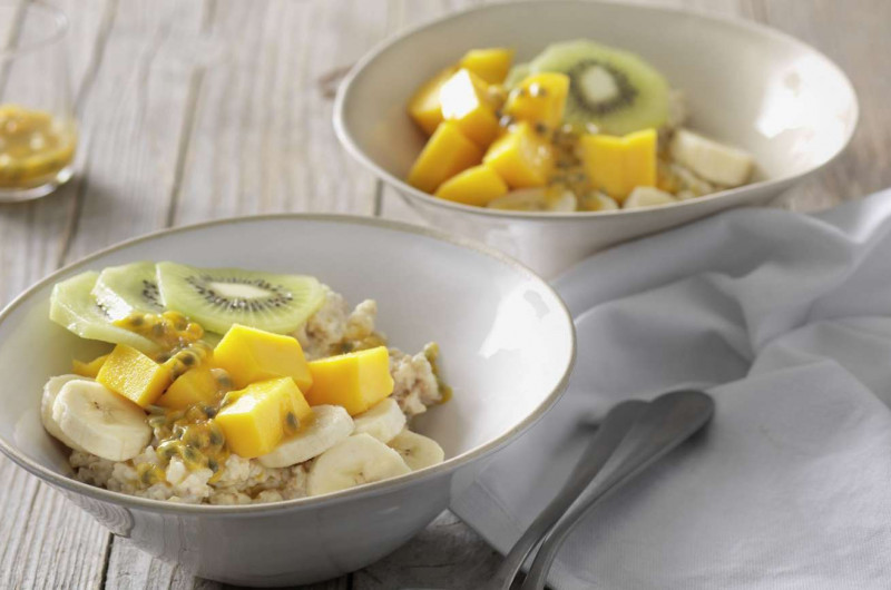 Porridge avec mangue, kiwi, banane et fruits de la passion