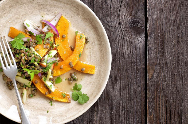 Courge avec salade de lentilles et de pomme