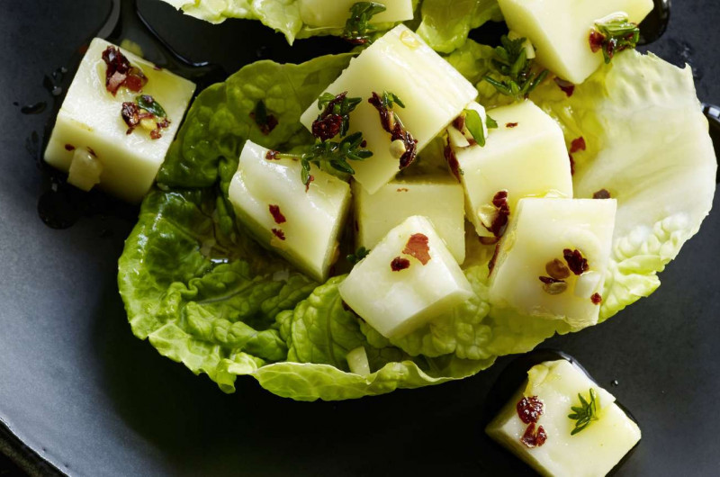 Pecorino piquant mariné à l’huile d’olive