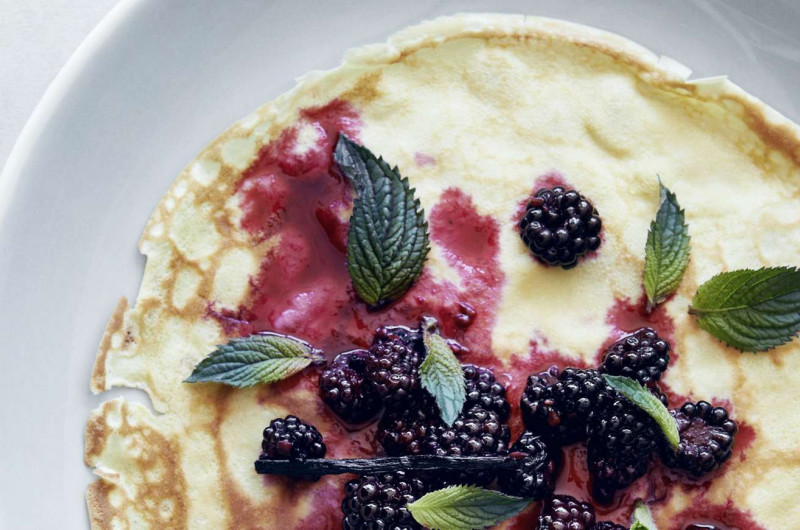 Crêpe avec compote de mûres