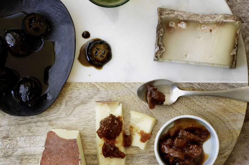 Noix confites avec fromage et chutney