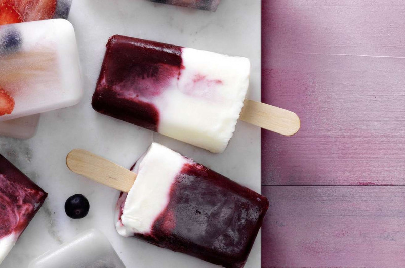 Popsicles aux baies et au yogourt