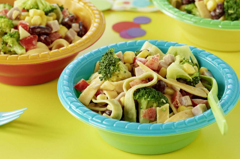 Salade de nouilles bigarrée