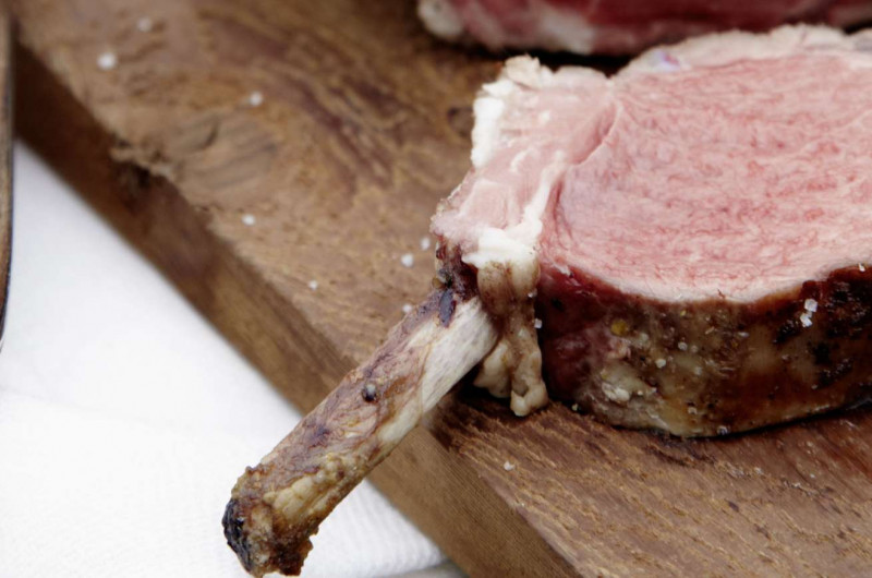 Carré d’agneau avec beurre à la menthe