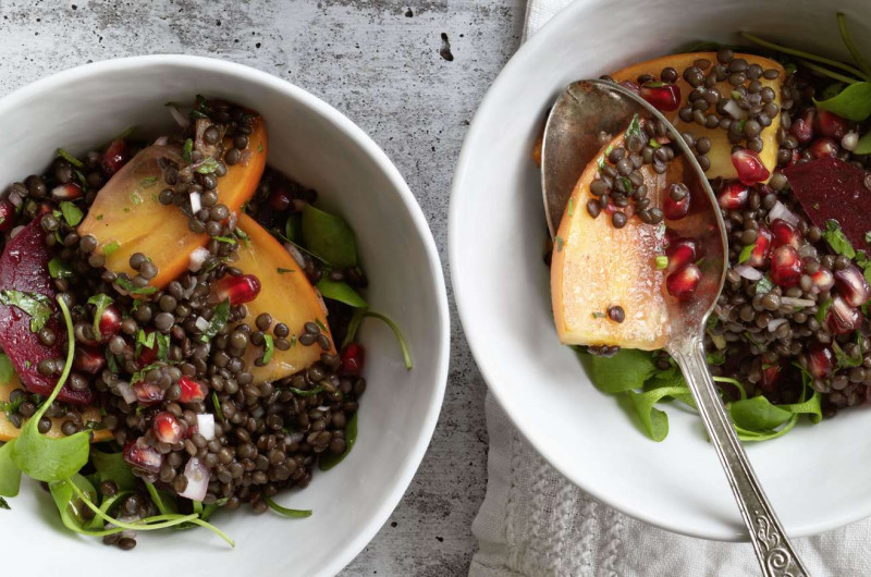 Salade de lentilles orientale avec kaki