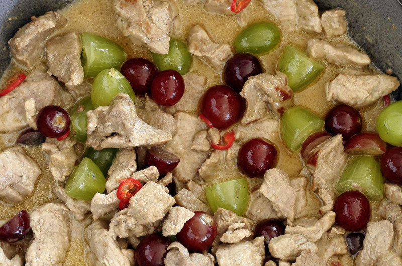 Émincé de veau au raisin