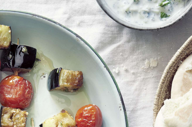 Brochettes d’aubergines avec tzatziki à la menthe