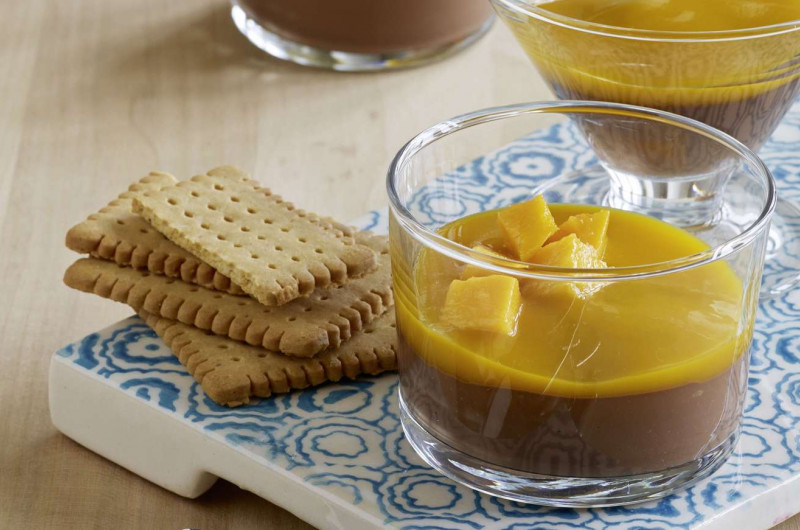 Crème au chocolat avec coulis de mangue
